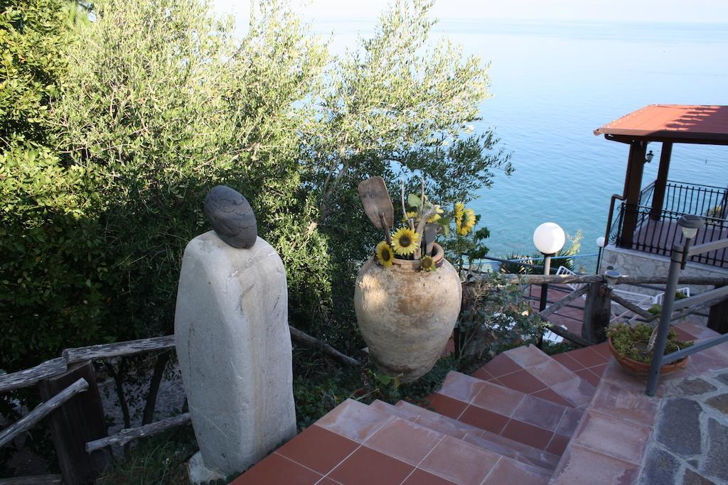 Camere & Case Vacanze Lo Scoglio Castel di Tusa Zewnętrze zdjęcie