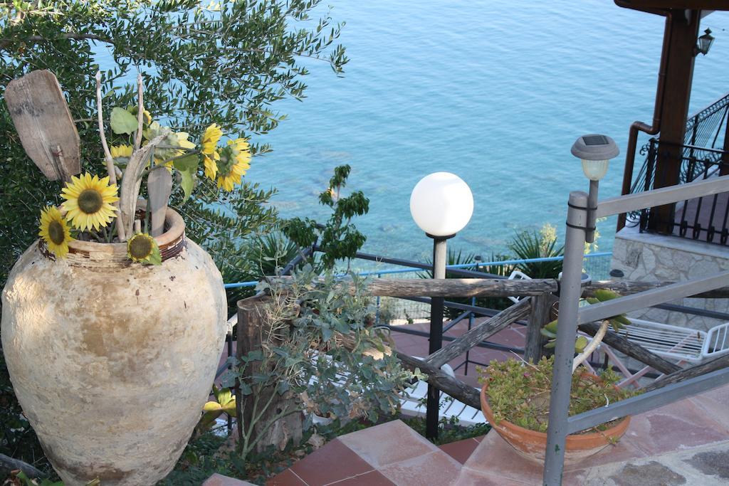 Camere & Case Vacanze Lo Scoglio Castel di Tusa Zewnętrze zdjęcie