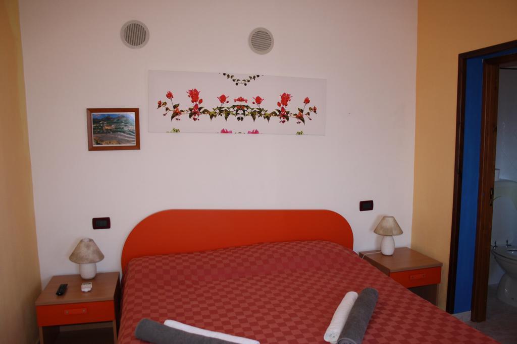 Camere & Case Vacanze Lo Scoglio Castel di Tusa Zewnętrze zdjęcie