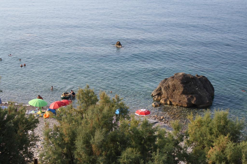 Camere & Case Vacanze Lo Scoglio Castel di Tusa Zewnętrze zdjęcie